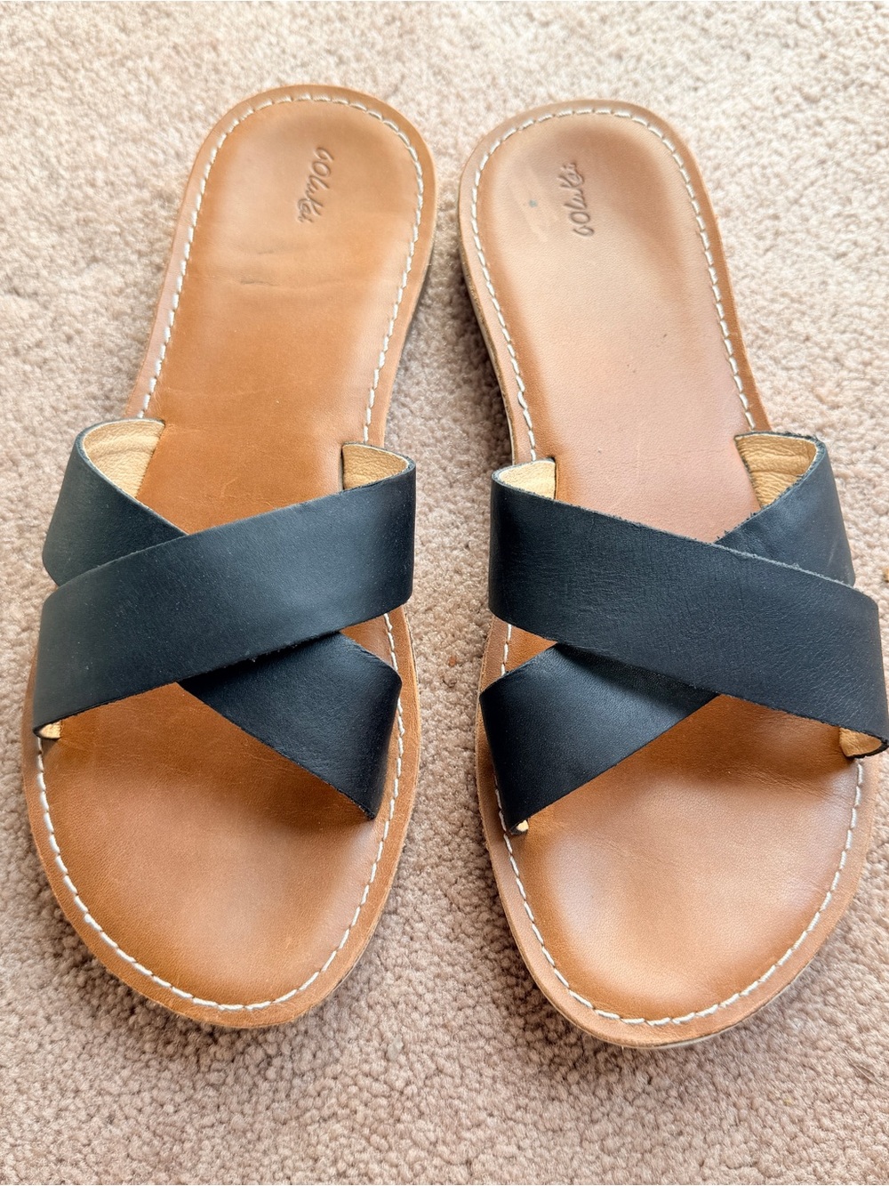 Olukai women’s black leather criss cross slide sandals size 8